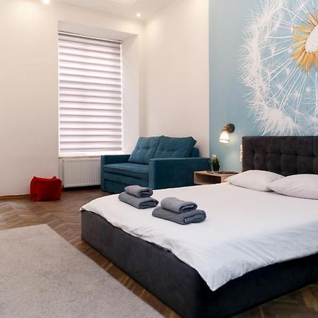 Main Square Apartment Good Stay In The City Center Lviv Exterior foto